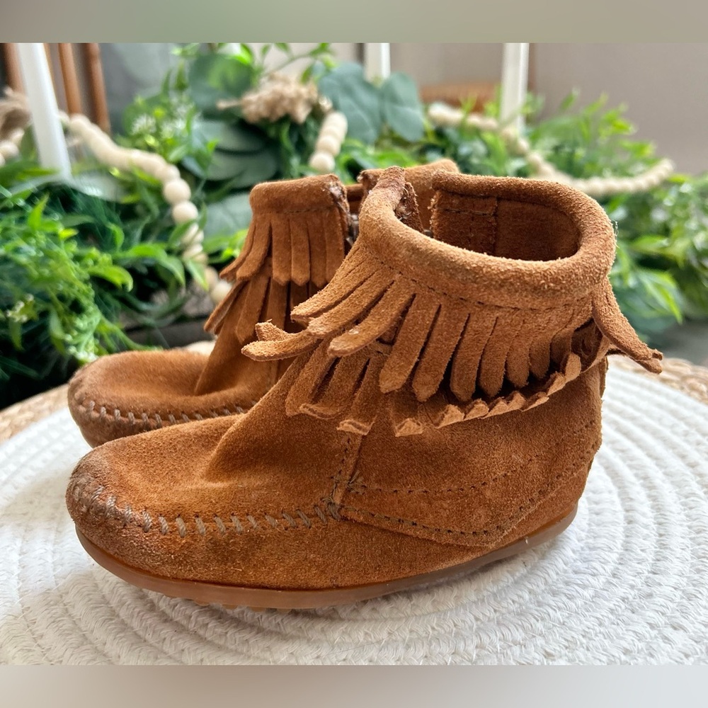 Toddler’s Fringe Boots Moccasins Minnetonka Suede Tan Size 7